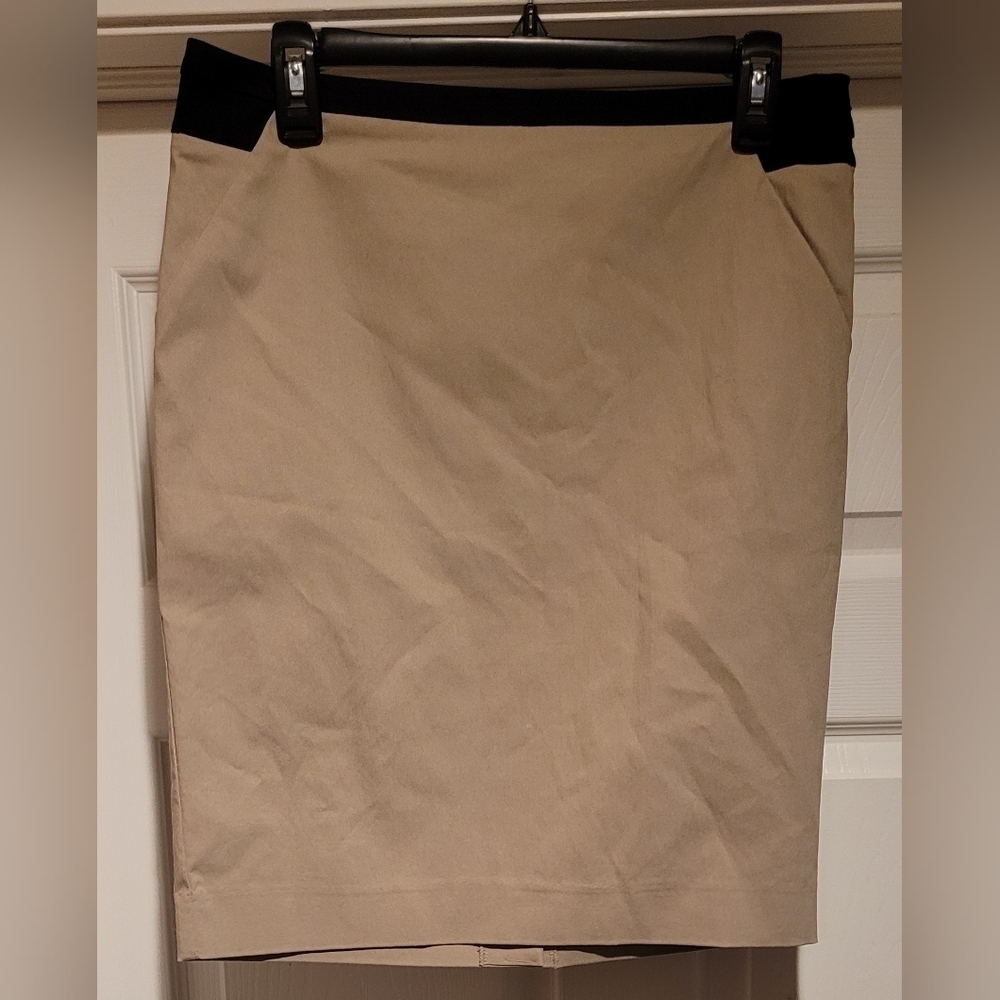 THE LIMITED NWT $60 Women's Exact Stretch Tan Skirt Black Trim Size 10 Viscose